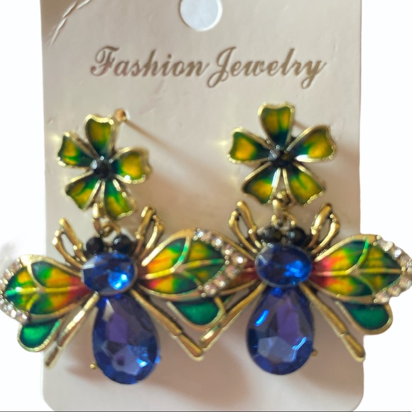 Women’s Crystal Bee Insect Ethic Wind earrings - Picture 2 of 3